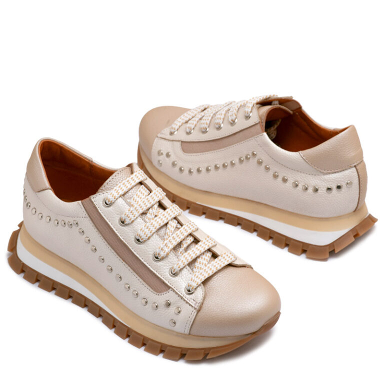 Zapatillas Color Nude Con Tachas Rallys